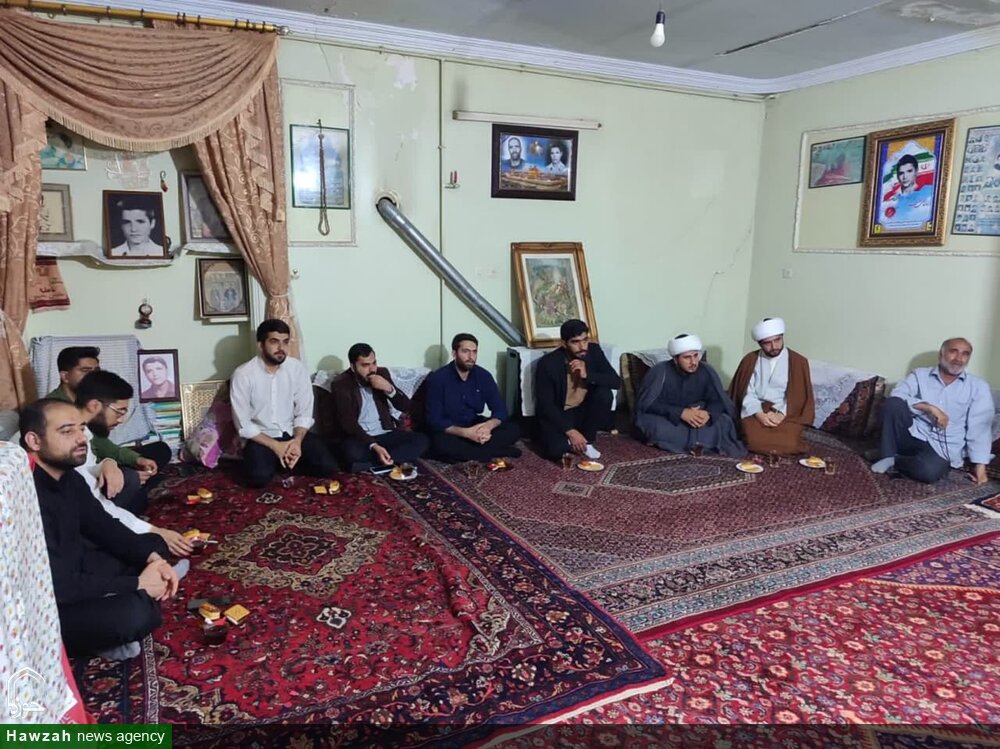 دیدار طلاب همدانی با مادر طلبه شهید رحمان ترک ارزانفودی