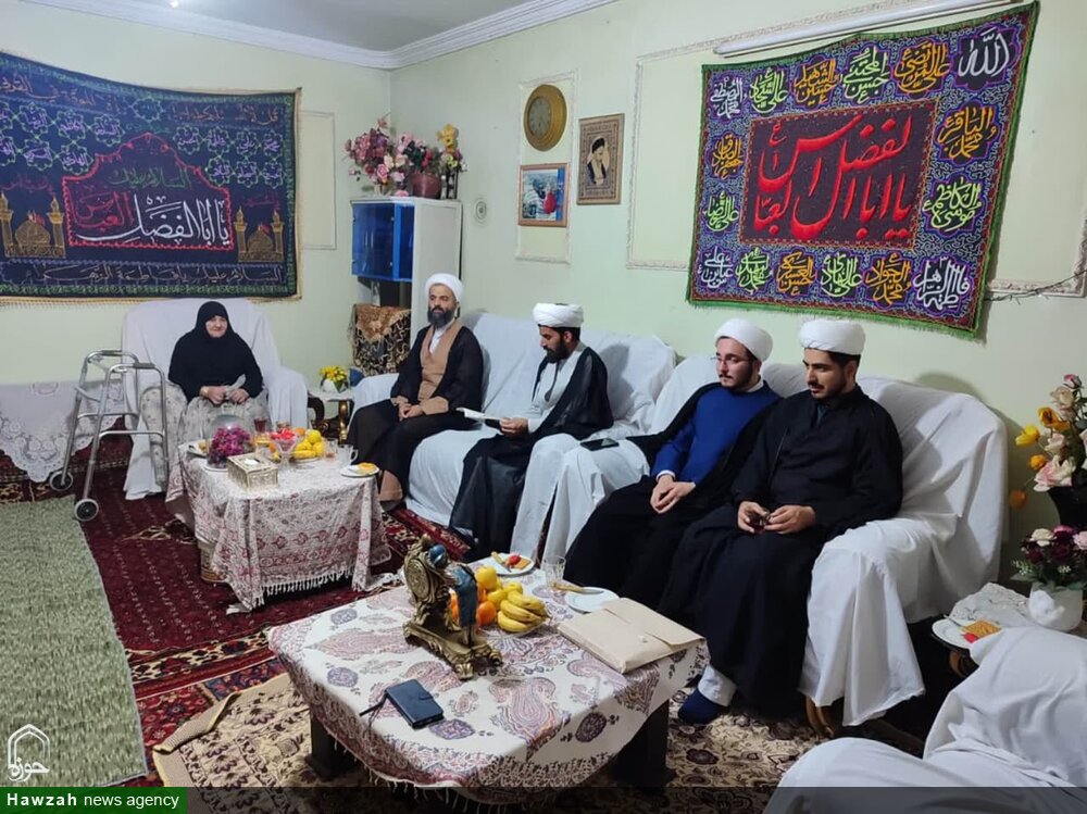 دیدار طلاب همدانی با مادر طلبه شهید رحمان ترک ارزانفودی