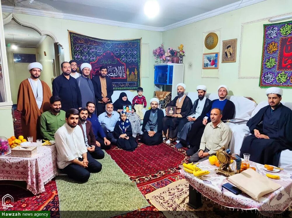 دیدار طلاب همدانی با مادر طلبه شهید رحمان ترک ارزانفودی+ تصاویر و فیلم