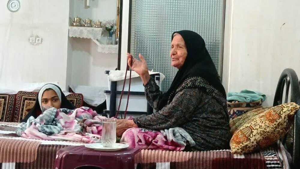 دیدار امام‌جمعه و فرماندار آران و بیدگل با خانواده شهید علی‌محمد امینیان