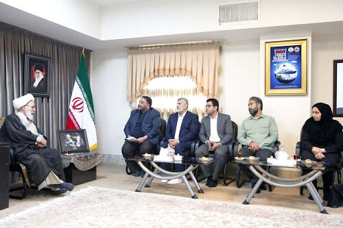 امام ‌جمعه کرمانشاه بر مشارکت اصناف در «مهمانی کیلومتری غدیر» تأکید کرد+ عکس