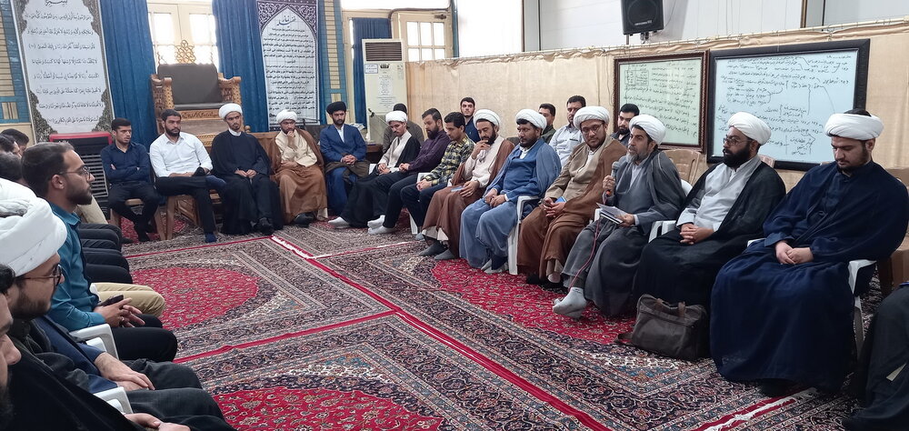 تصاویر/ نشست هم‌اندیشی طلاب ممتاز سطوح عالی مدارس علمیه کاشان