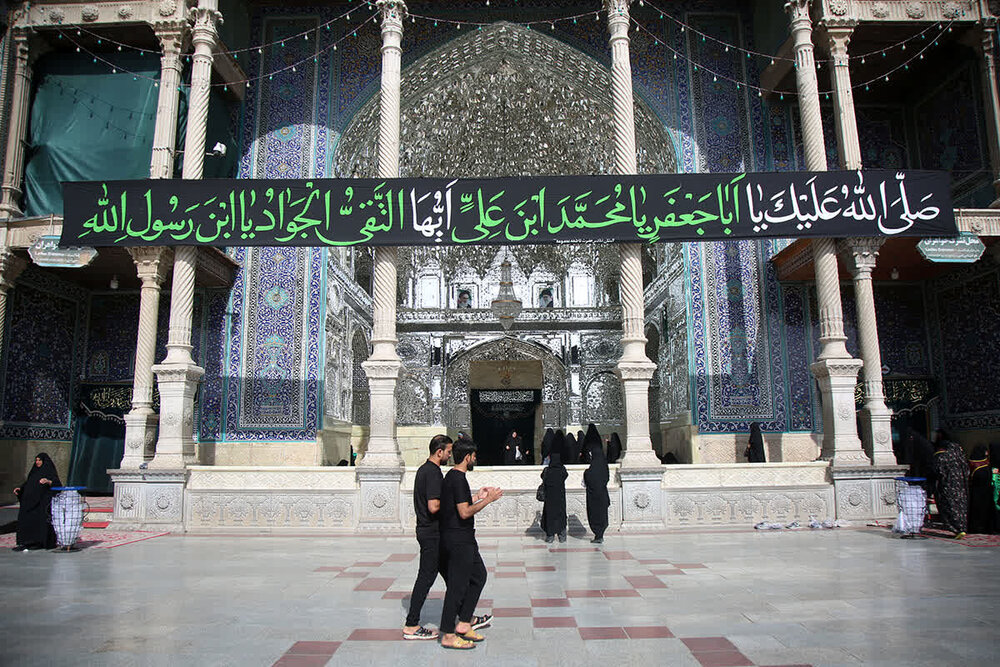 برپایی دسته عزای خادمان حرم مطهر بانوی کرامت در سالروز شهادت امام جواد(ع)
