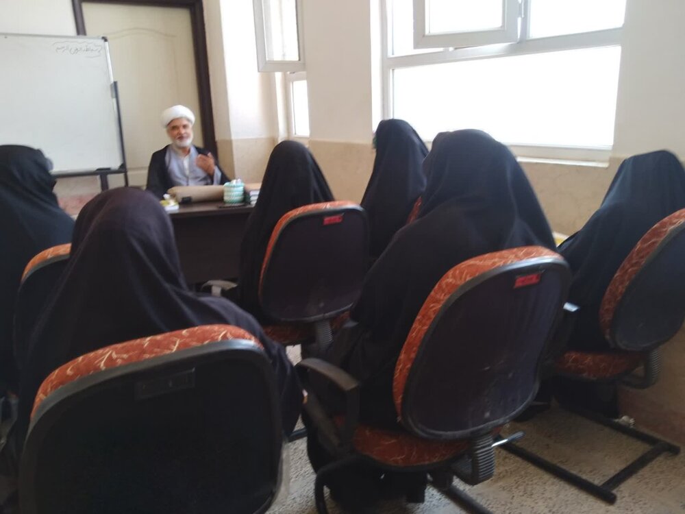 برگزاری پنجمین کارگاه مقاله‌نویسی در مدرسه فاطمه المعصومه(س) دلیجان