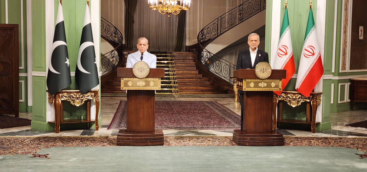 پاکستان کشوری مهم و همسایه راهبردی برای ایران است/ مرزهای دو کشور باید عاری از ناامنی و تروریسم باشد