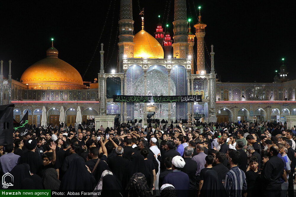 Photos/ Sanctuaire de Hazrat Masoumeh (psl) la nuit de l'anniversaire du martyre de l'Imam Javad (psl)