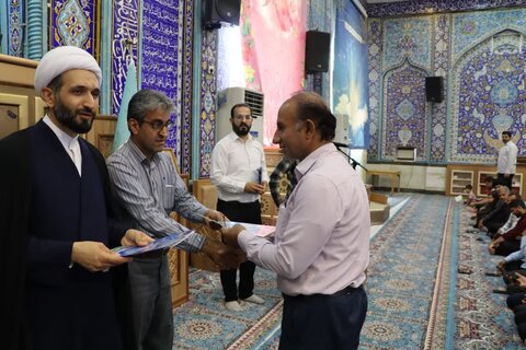 تجلیل از دانش آموزان و مربیان برتر خارگ