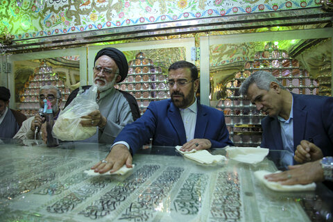 تصاویر| آیین غباروبی حرم مطهر سیدعلاالدین حسین(ع)