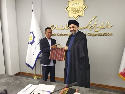 تصاویر/ نشست مشترک هیات عالی رتبه قرآنی از کشور تایلند با مدیران مرکز بین المللی قرآن و تبلیغ سازمان فرهنگ و ارتباطات اسلامی