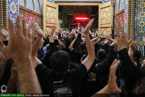 Photos/ Sanctuaire de Hazrat Masoumeh (psl) la nuit de l'anniversaire du martyre de l'Imam Javad (psl)