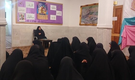 نشست «آرایش‌های نوظهور؛ کاشت ناخن» در یزد برگزار شد؛ فتاوای مراجع و وظایف شرعی بانوان