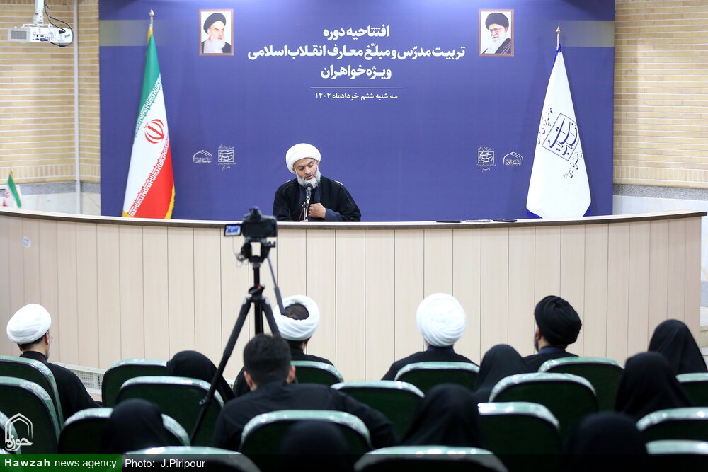 برقعی: برای تحقق «منشور روحانیت» منظومه فکری رهبر معظم انقلاب را بشناسیم / صلح میرزایی: زمینهسازی ظهور جز با روشهای امامین انقلاب رخ نمیدهد