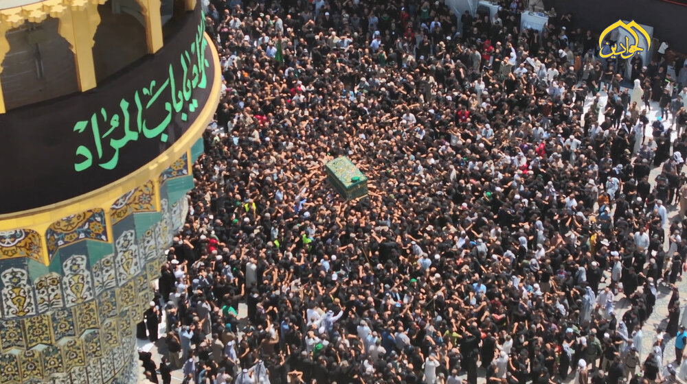 بالفيديو/ تشييع تابوت رمزي للإمام الجواد (ع) بحضور جماهيري كبير في الكاظمية