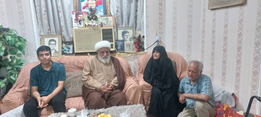 دیدار نماینده مردم هرمزگان در مجلس خبرگان رهبری با خانواده شهید قنبری