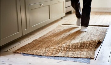 احکام شرعی | راه رفتن روی فرش نجس که خشک شده است