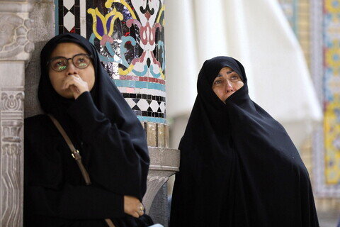 Imágenes / Ambiente del Santuario de Hazrat Masoumeh (P) en la noche del martirio del Imam Jawad (P)