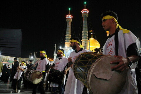Imágenes / Ambiente del Santuario de Hazrat Masoumeh (P) en la noche del martirio del Imam Jawad (P)