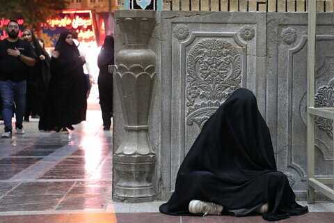 Imágenes / Ambiente del Santuario de Hazrat Masoumeh (P) en la noche del martirio del Imam Jawad (P)