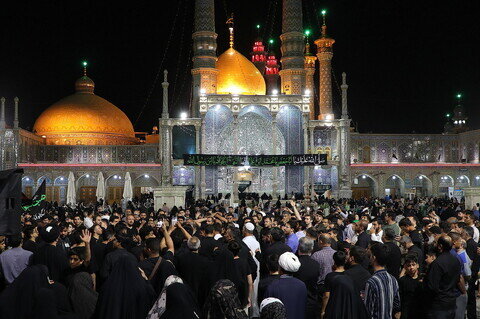 Imágenes / Ambiente del Santuario de Hazrat Masoumeh (P) en la noche del martirio del Imam Jawad (P)