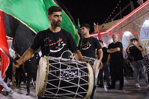 Imágenes / Ambiente del Santuario de Hazrat Masoumeh (P) en la noche del martirio del Imam Jawad (P)