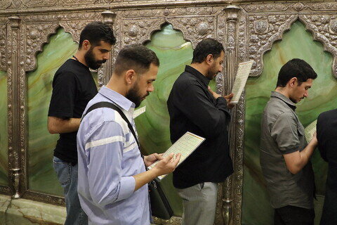 Imágenes / Ambiente del Santuario de Hazrat Masoumeh (P) en la noche del martirio del Imam Jawad (P)
