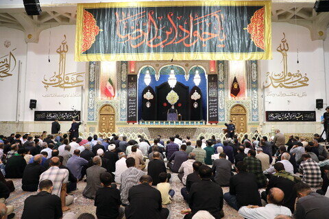 Imágenes / Ambiente del Santuario de Hazrat Masoumeh (P) en la noche del martirio del Imam Jawad (P)