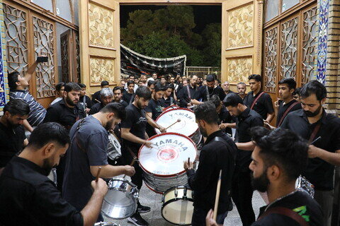 Imágenes / Ambiente del Santuario de Hazrat Masoumeh (P) en la noche del martirio del Imam Jawad (P)