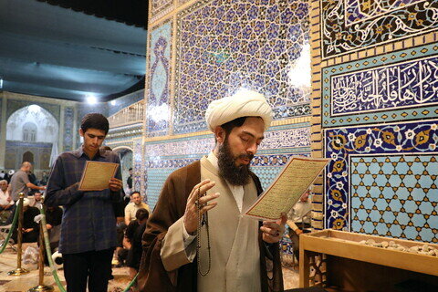 Imágenes / Ambiente del Santuario de Hazrat Masoumeh (P) en la noche del martirio del Imam Jawad (P)