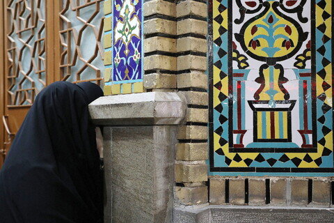 Imágenes / Ambiente del Santuario de Hazrat Masoumeh (P) en la noche del martirio del Imam Jawad (P)