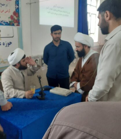 تصاویر نشست طلاب لرستان با برخی از مسئولان حوزوی در  مدرسه رضویه خرم آباد