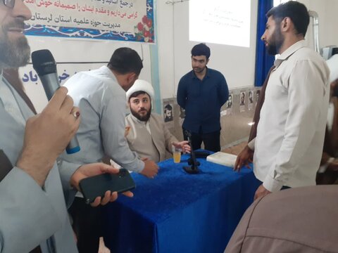 تصاویر نشست طلاب لرستان با برخی از مسئولان حوزوی در  مدرسه رضویه خرم آباد