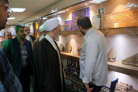 حضور حضرت آیت الله اعرافی در تربت خانه سید الشهدا کرمان