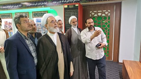 حضور حضرت آیت الله اعرافی در تربت خانه سید الشهدا کرمان