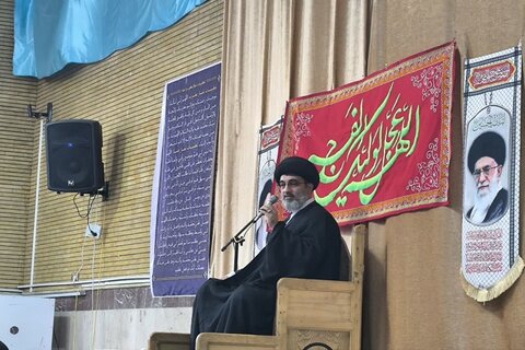 تصاویر/ نشست صمیمانه متولی مدرسه آیت الله مجتهدی(ره) تهران، با طلاب و اساتید مدرسه علمیه امام خمینی(ره) کرمانشاه