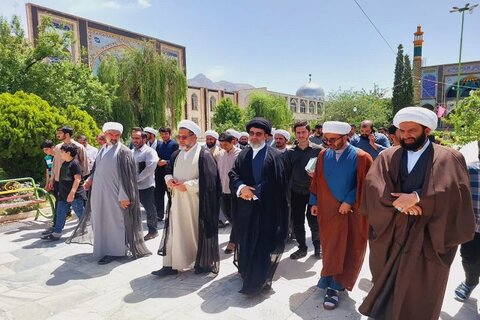 تصاویر/ نشست صمیمانه متولی مدرسه آیت الله مجتهدی(ره) تهران، با طلاب و اساتید مدرسه علمیه امام خمینی(ره) کرمانشاه