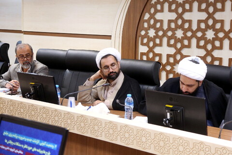 تصاویر/ نشست هم اندیشی حوزه ، نظام و نقش آفرینی حوزویان در آینده