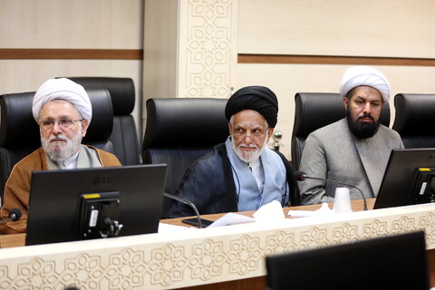 تصاویر/ نشست هم اندیشی حوزه ، نظام و نقش آفرینی حوزویان در آینده