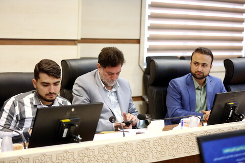 تصاویر/ نشست هم اندیشی حوزه ، نظام و نقش آفرینی حوزویان در آینده