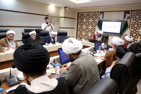 تصاویر/ نشست هم اندیشی حوزه ، نظام و نقش آفرینی حوزویان در آینده