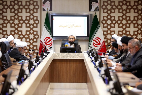 تصاویر/ نشست هم اندیشی حوزه ، نظام و نقش آفرینی حوزویان در آینده