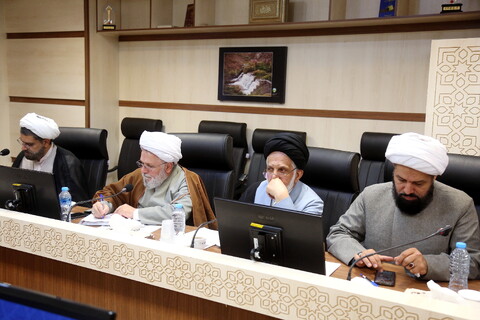 تصاویر/ نشست هم اندیشی حوزه ، نظام و نقش آفرینی حوزویان در آینده