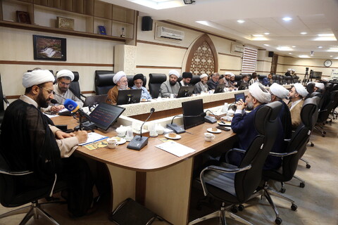 تصاویر/ نشست هم اندیشی حوزه ، نظام و نقش آفرینی حوزویان در آینده