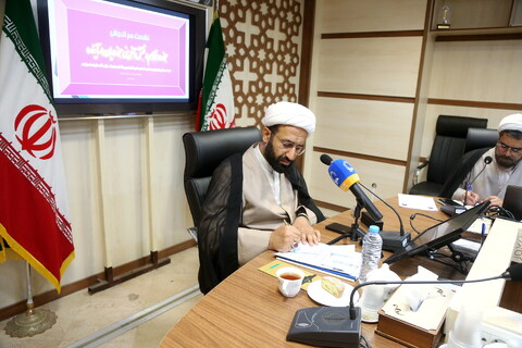 تصاویر/ نشست هم اندیشی حوزه ، نظام و نقش آفرینی حوزویان در آینده