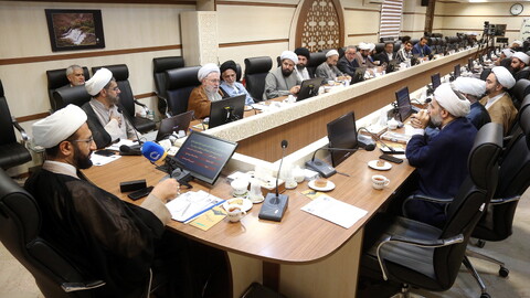 تصاویر/ نشست هم اندیشی حوزه ، نظام و نقش آفرینی حوزویان در آینده