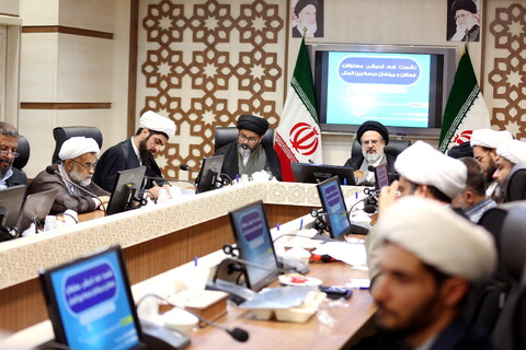 تصاویر/ نشست هم اندیشی مسئولان، فعالان و مبلغان عرصه بین الملل