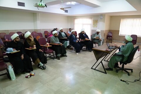 تصاویر/طلاب مؤسسه مطالعات اسلامی خوزستان از مؤسسه آموزشی و پژوهشی امام خمینی(ره)  بازدید کردند
