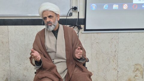 تصاویر /کارگاه مدیریت عواطف و احساسات  با حضور استاد حصاری از شهر مقدس قم برگزار شد