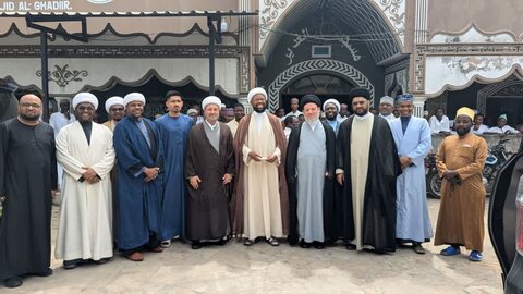 Hawza ya Imaam Swadiq (as) yapokea ugeni kutoka katika maktaba ya Sayyed Hakim (ra) Najaf Ashraf nchini Iraqi