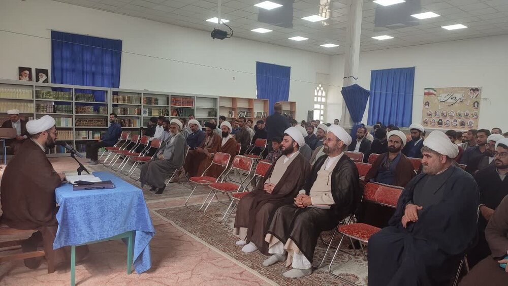 تصاویر/ نشست طلاب لرستان با برخی از مسئولان حوزوی در  مدرسه رضویه خرم آباد