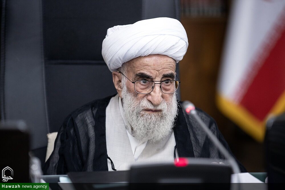 خواص جامعه در صحنه‌های سرنوشت‌ساز حضور آگاهانه داشته باشند